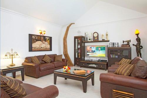 Puerto Del Carmen Villa Sleeps 8 Pool Wifi