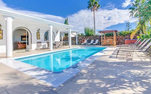 Puerto Del Carmen Villa Sleeps 8 Pool Wifi