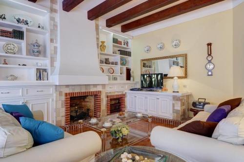 Punta Prima Villa Sleeps 9 Pool Air Con Wifi