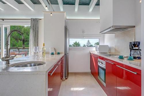Punta Prima Villa Sleeps 6 Pool Air Con Wifi