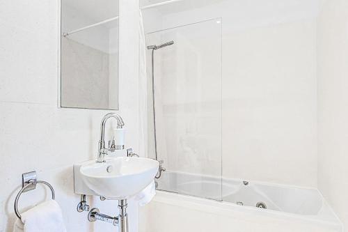 Punta Prima Villa Sleeps 6 Pool Air Con Wifi