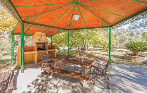 Five-bedroom Holiday Home In Ronda