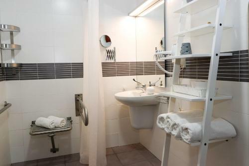 Summerland Apartments Rota