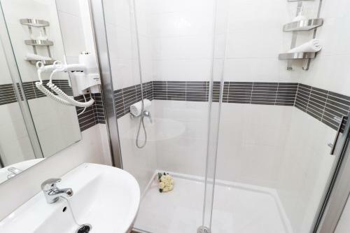 Summerland Apartments Rota