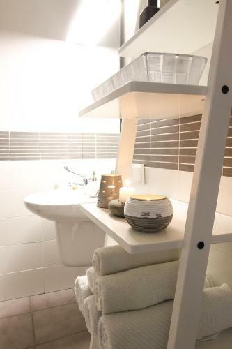 Summerland Apartments Rota