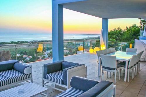 Son Bou Villa Sleeps 10 Pool Air Con Wifi