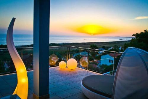 Son Bou Villa Sleeps 10 Pool Air Con Wifi