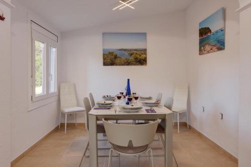 Tamariu Villa Sleeps 6 Pool Wifi