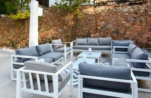 Tamariu Villa Sleeps 10 Pool Wifi