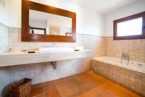 Teulada Villa Sleeps 6 Pool Wifi
