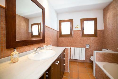 Teulada Villa Sleeps 6 Pool Wifi
