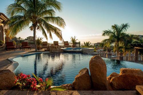 Stylish Pedregal Villa Maria