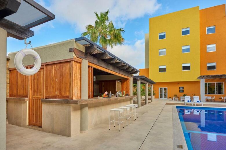 Hotel City Express Suites Cabo San Lucas