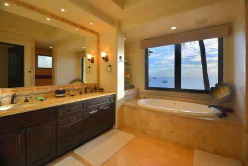 Beachfront With Incredible View, Hacienda Villa 11