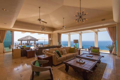 Full Service Stunning Oceanfront At Villa Penasco