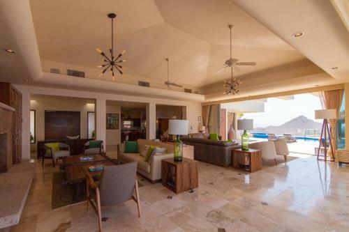 Full Service Stunning Oceanfront At Villa Penasco