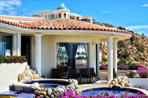 Villa Thunderbird