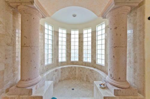 Spacious With Convenient Cabo Location, Villa Ballena