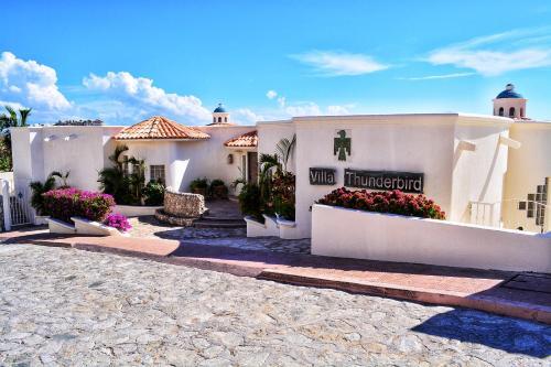 Villa Thunderbird Home