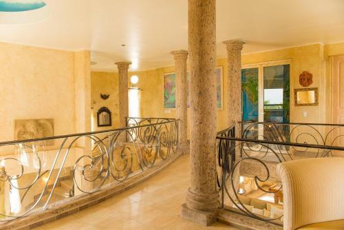 Spacious Cabo Villa For Large Groups, Villa Alegria