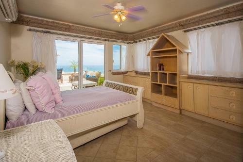 Spacious Cabo Villa For Large Groups, Villa Alegria