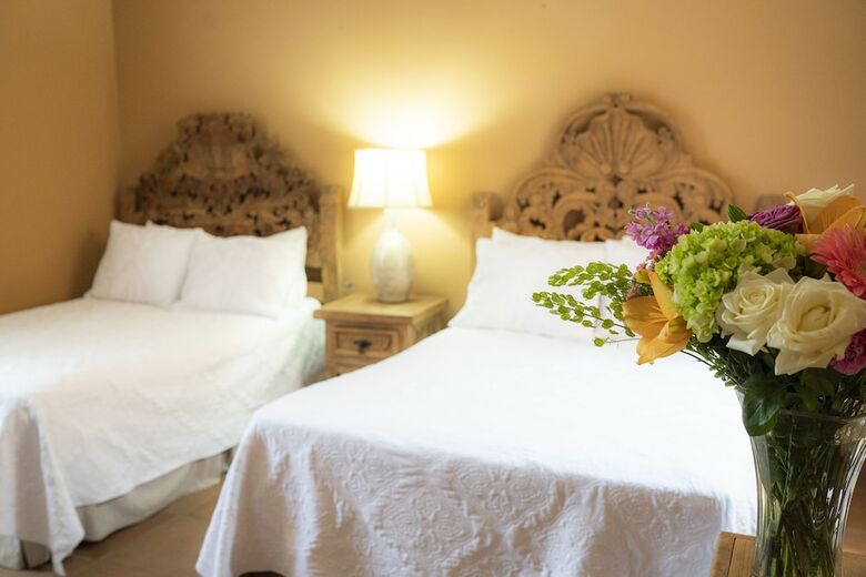 Tadeo Inn Bed & Breakfast