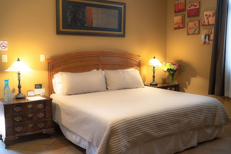 Tadeo Inn Bed & Breakfast