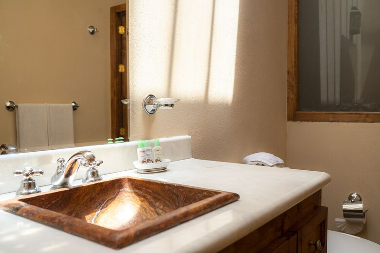 Tadeo Inn Bed & Breakfast