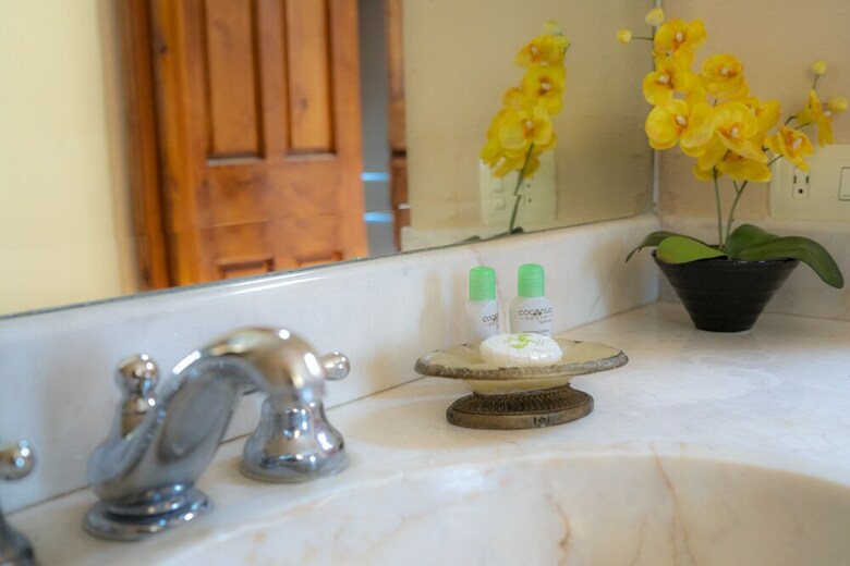 Tadeo Inn Bed & Breakfast