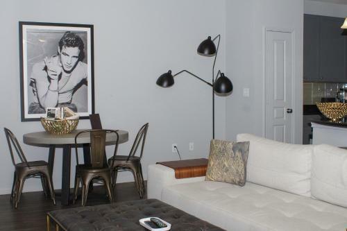 Aparthotel The Guild Music District | Red River St