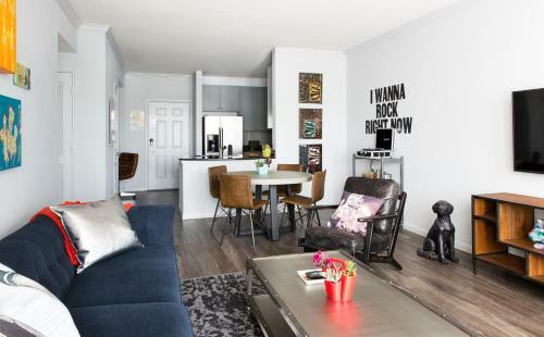 Aparthotel The Guild Music District | Red River St
