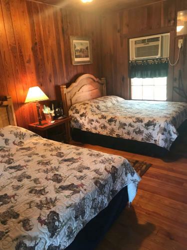 Hotel Twin Elm Guest Ranch And 2e Rv Resort