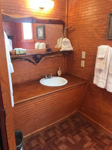 Hotel Twin Elm Guest Ranch And 2e Rv Resort