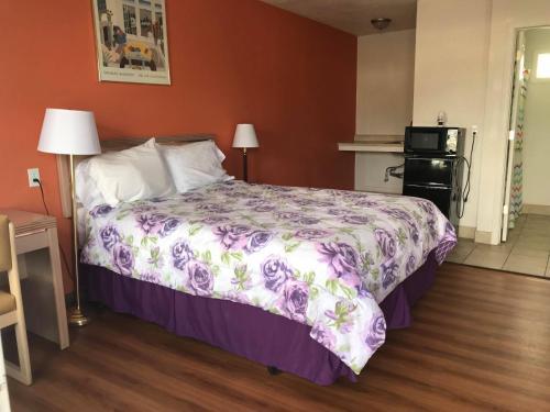 Royal Gateway Motel
