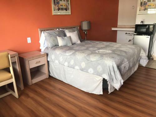 Royal Gateway Motel
