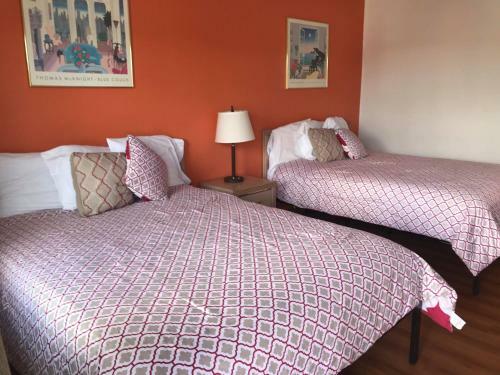 Royal Gateway Motel