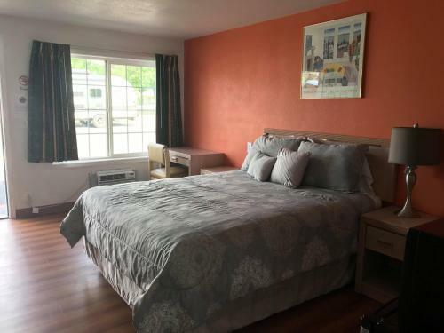 Royal Gateway Motel
