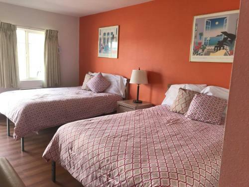Royal Gateway Motel