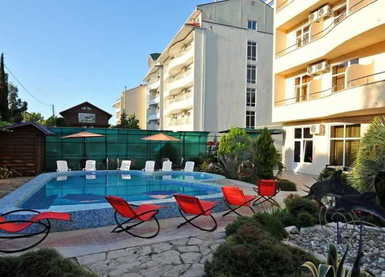 Yanais Hotel