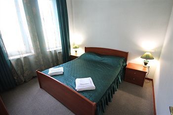 Yanais Hotel