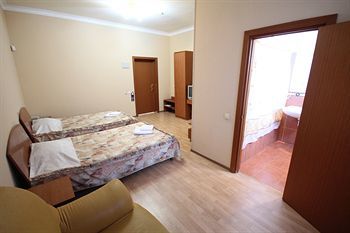 Yanais Hotel