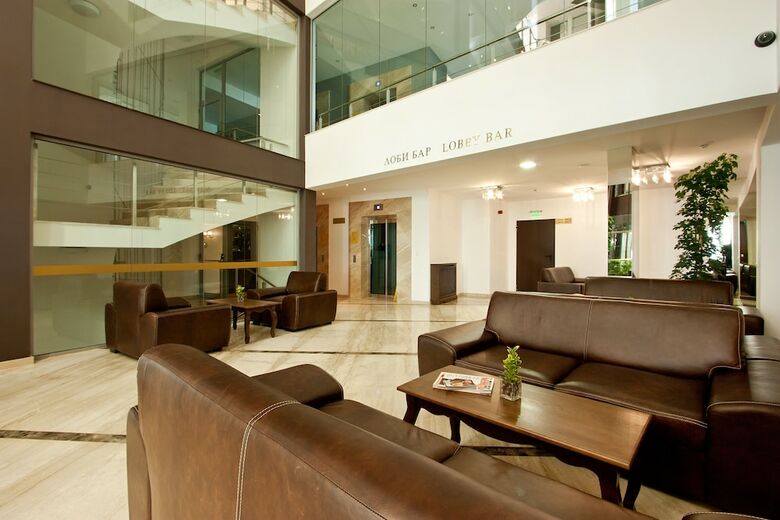 Earth And People Hotel & Spa