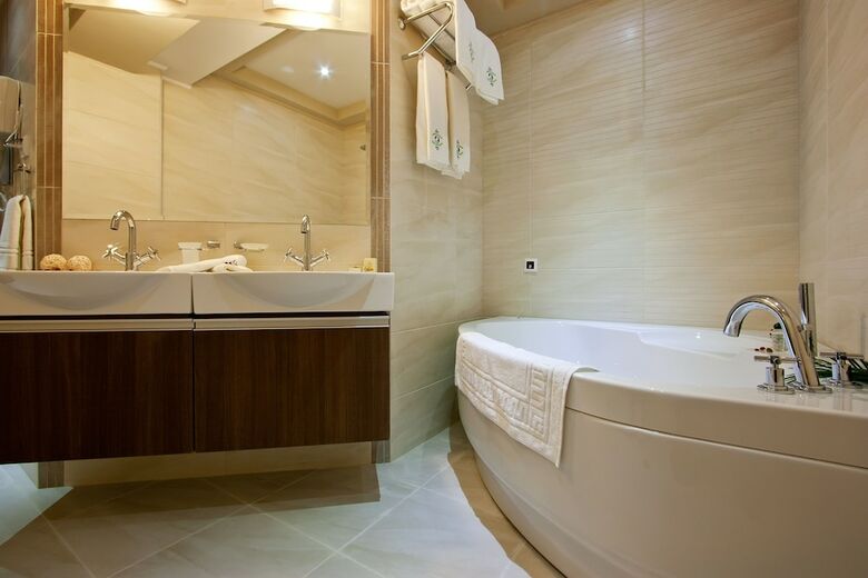 Earth And People Hotel & Spa