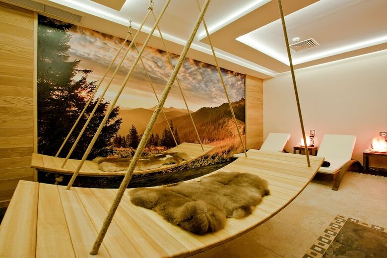 Earth And People Hotel & Spa