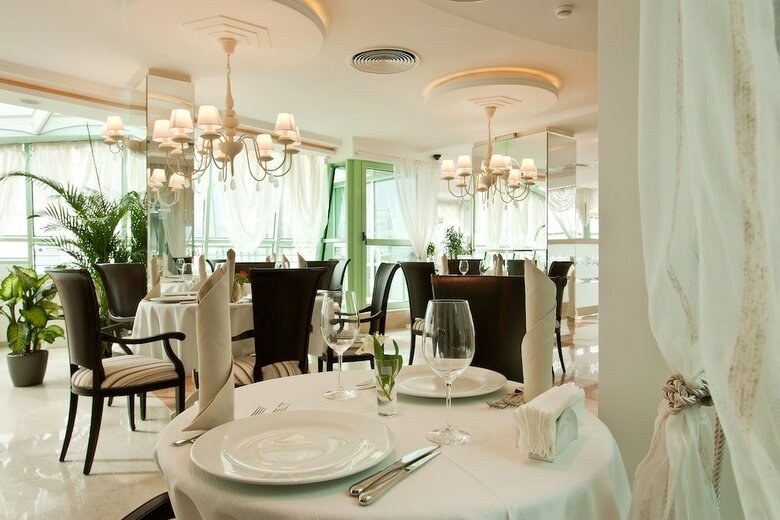 Earth And People Hotel & Spa