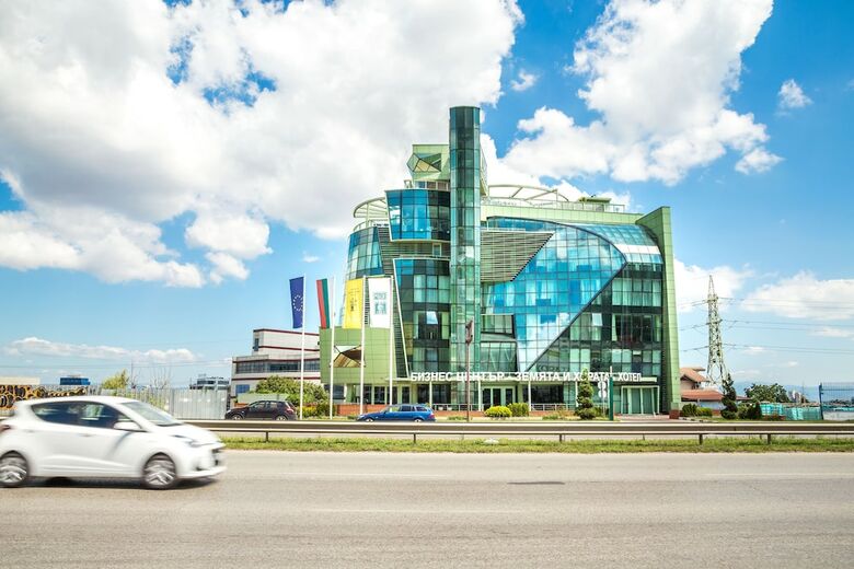 Earth And People Hotel & Spa