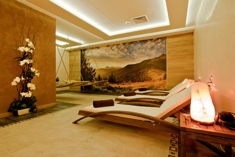 Earth And People Hotel & Spa