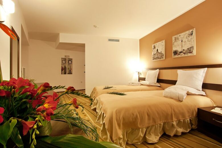 Earth And People Hotel & Spa