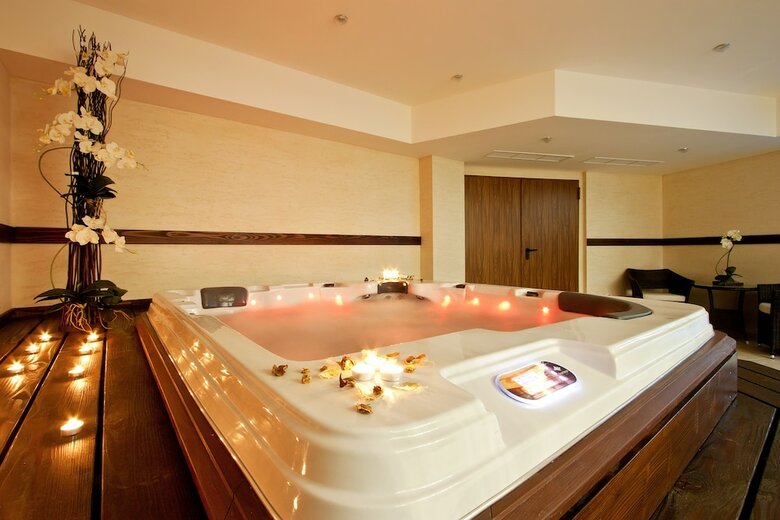 Earth And People Hotel & Spa