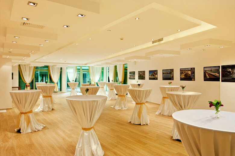 Earth And People Hotel & Spa